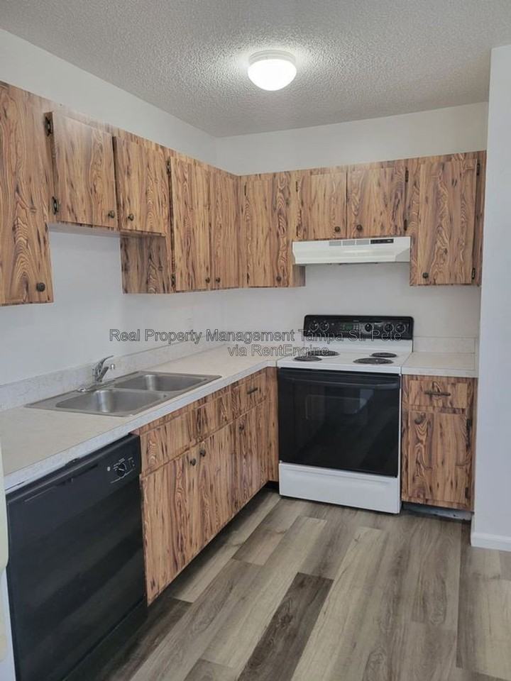 8144 Omaha Cir - Photo 7 of 19