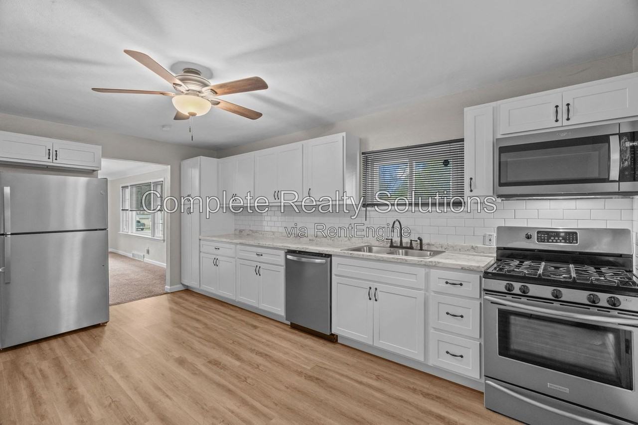 201 Sadonia Ave - Photo 3 of 34
