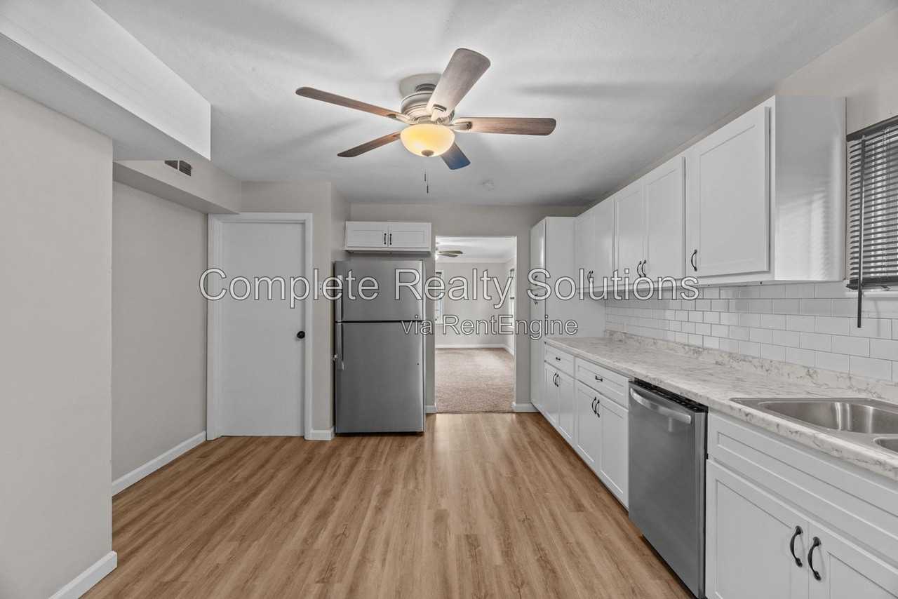 201 Sadonia Ave - Photo 5 of 34