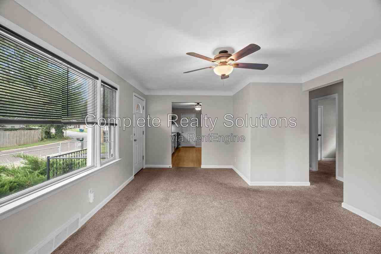 201 Sadonia Ave - Photo 7 of 34