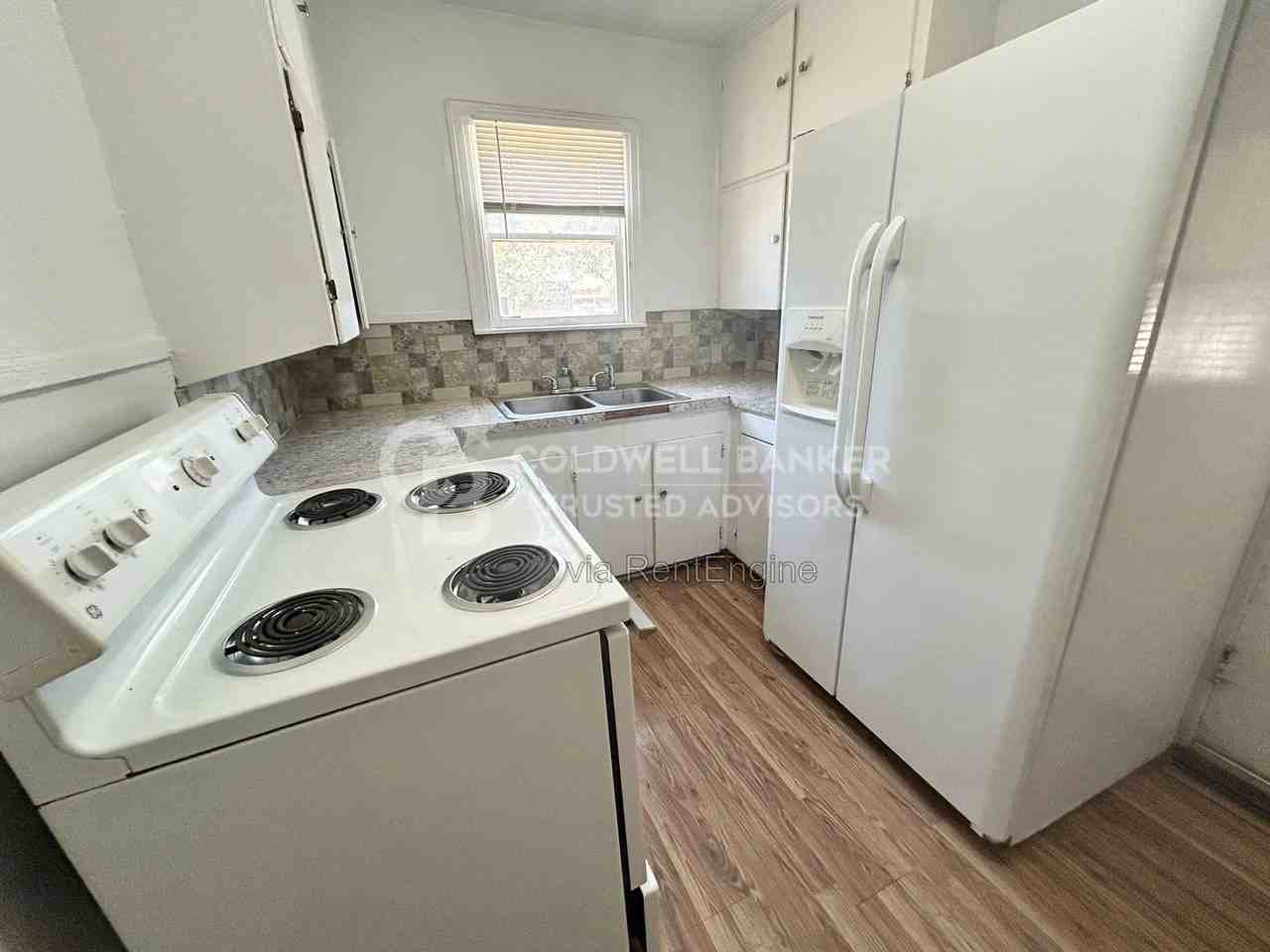 114 Avenue V - Photo 5 of 11