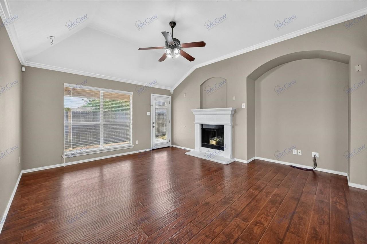 9068 Weller Ln - Photo 3 of 19