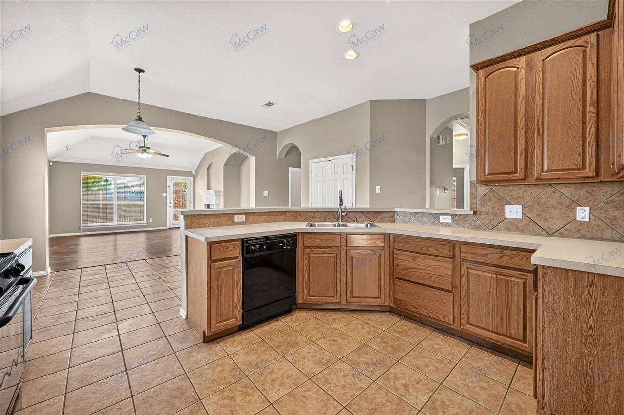 9068 Weller Ln - Photo 6 of 19