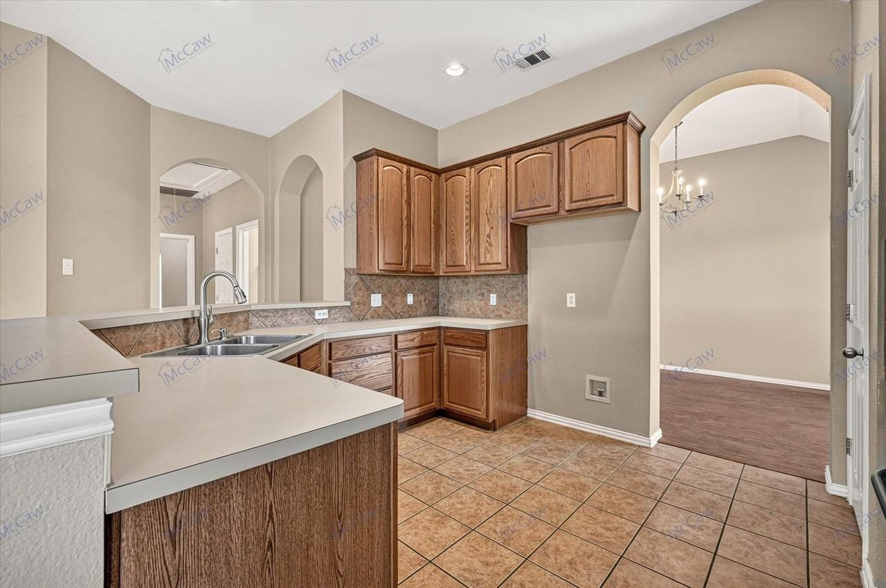 9068 Weller Ln - Photo 7 of 19