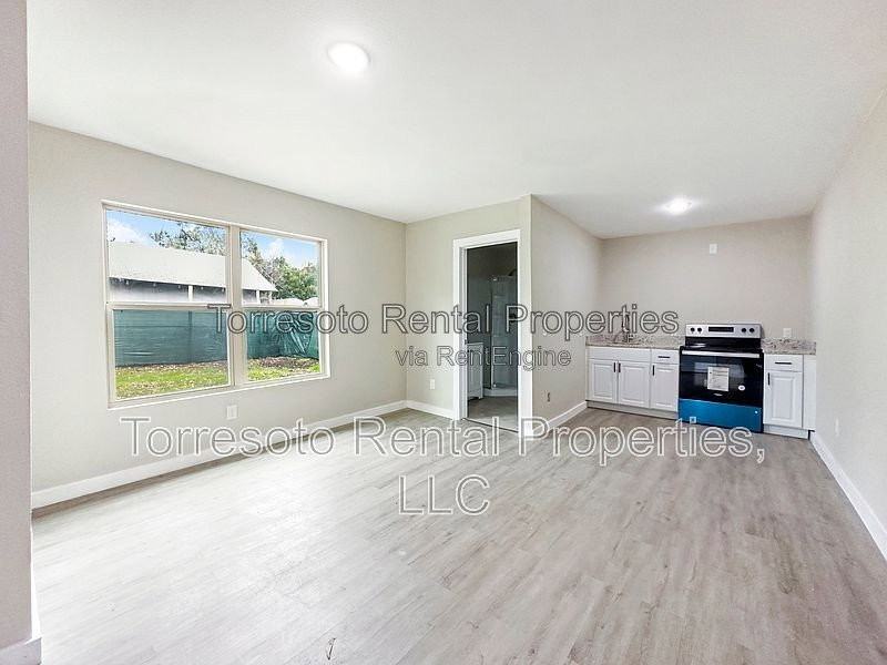 1606 W Wildwood Dr #C - Photo 2 of 5