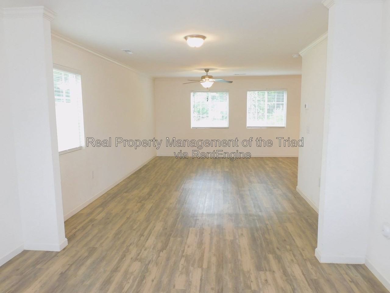 719 Torbay Dr - Photo 3 of 26