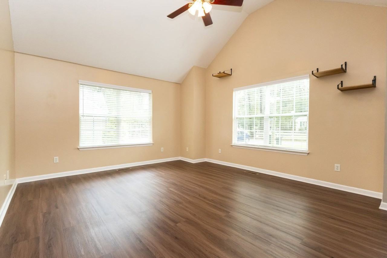 4705 Montview Dr - Photo 4 of 23