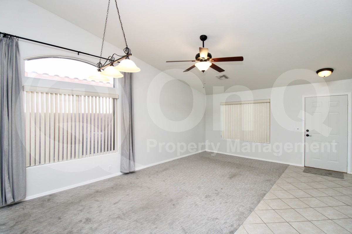 913 E Gary Ln - Photo 4 of 25