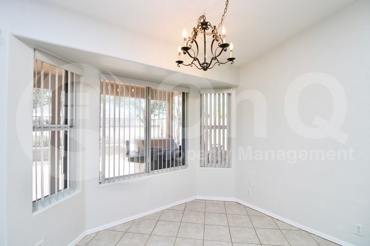 913 E Gary Ln - Photo 7 of 25