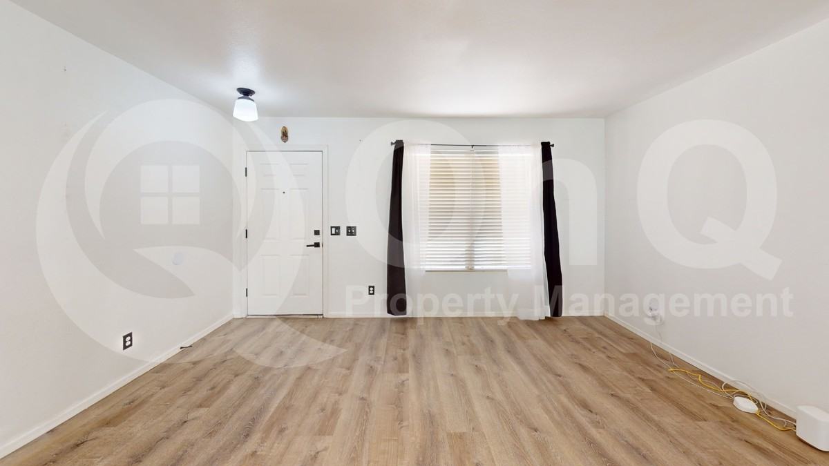 2735 E Liverpool Dr - Photo 4 of 20