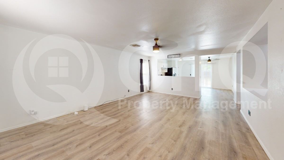 2735 E Liverpool Dr - Photo 7 of 20