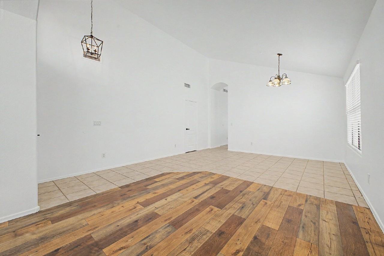 12570 W Desert Flower Rd - Photo 3 of 38