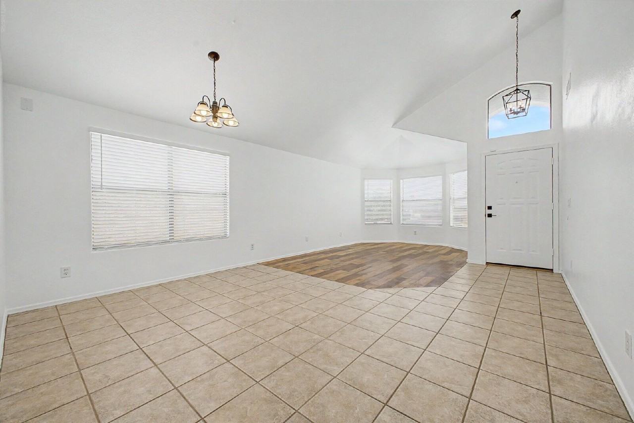 12570 W Desert Flower Rd - Photo 5 of 38