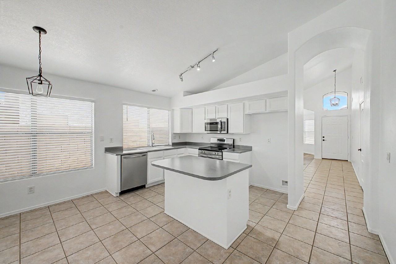 12570 W Desert Flower Rd - Photo 6 of 38