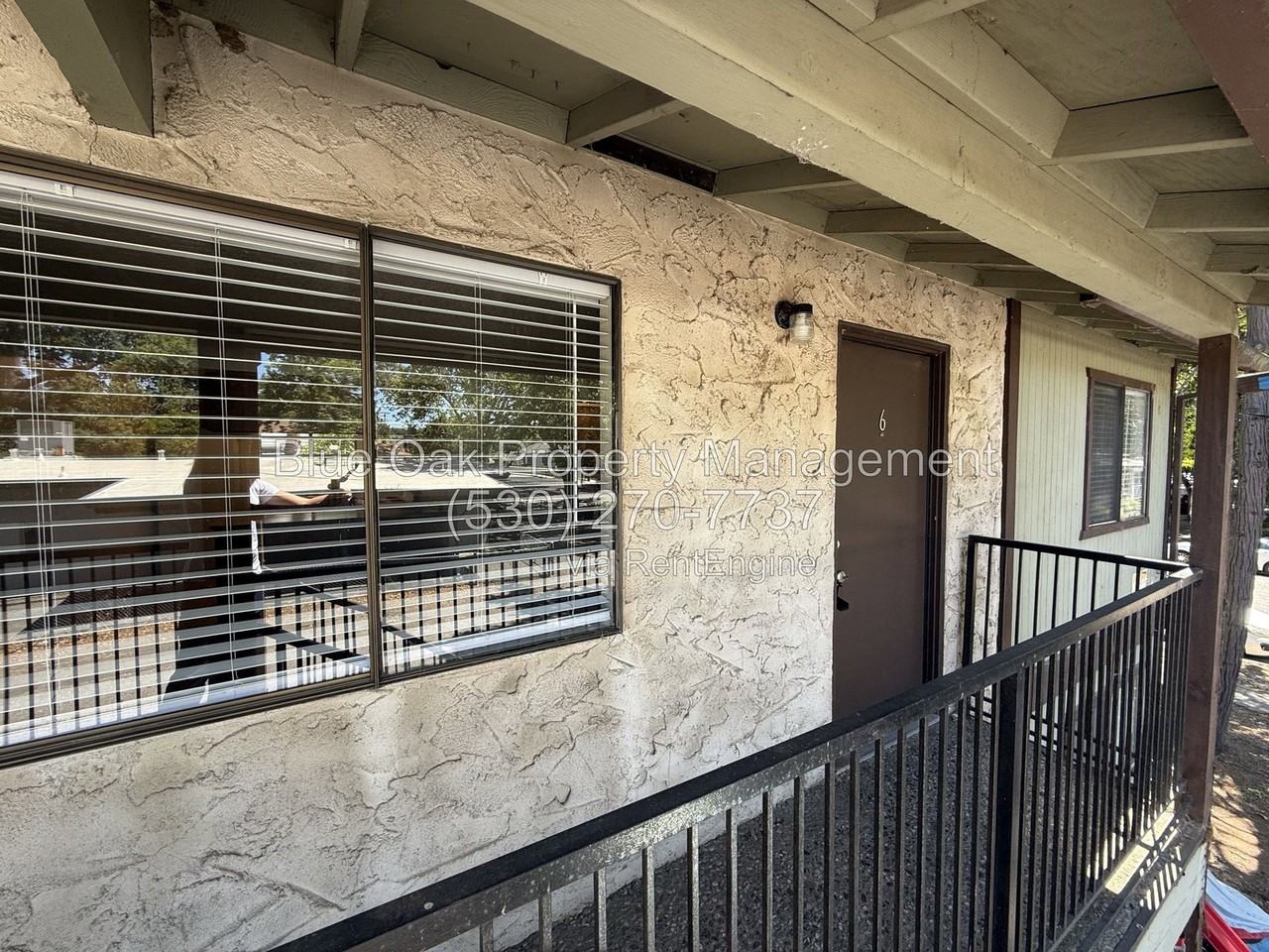 985 Salem St - Photo 2 of 9