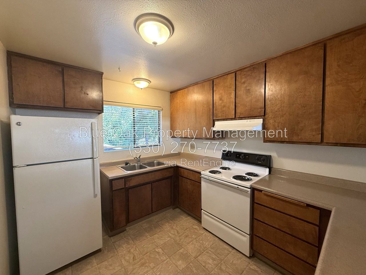 985 Salem St - Photo 5 of 9