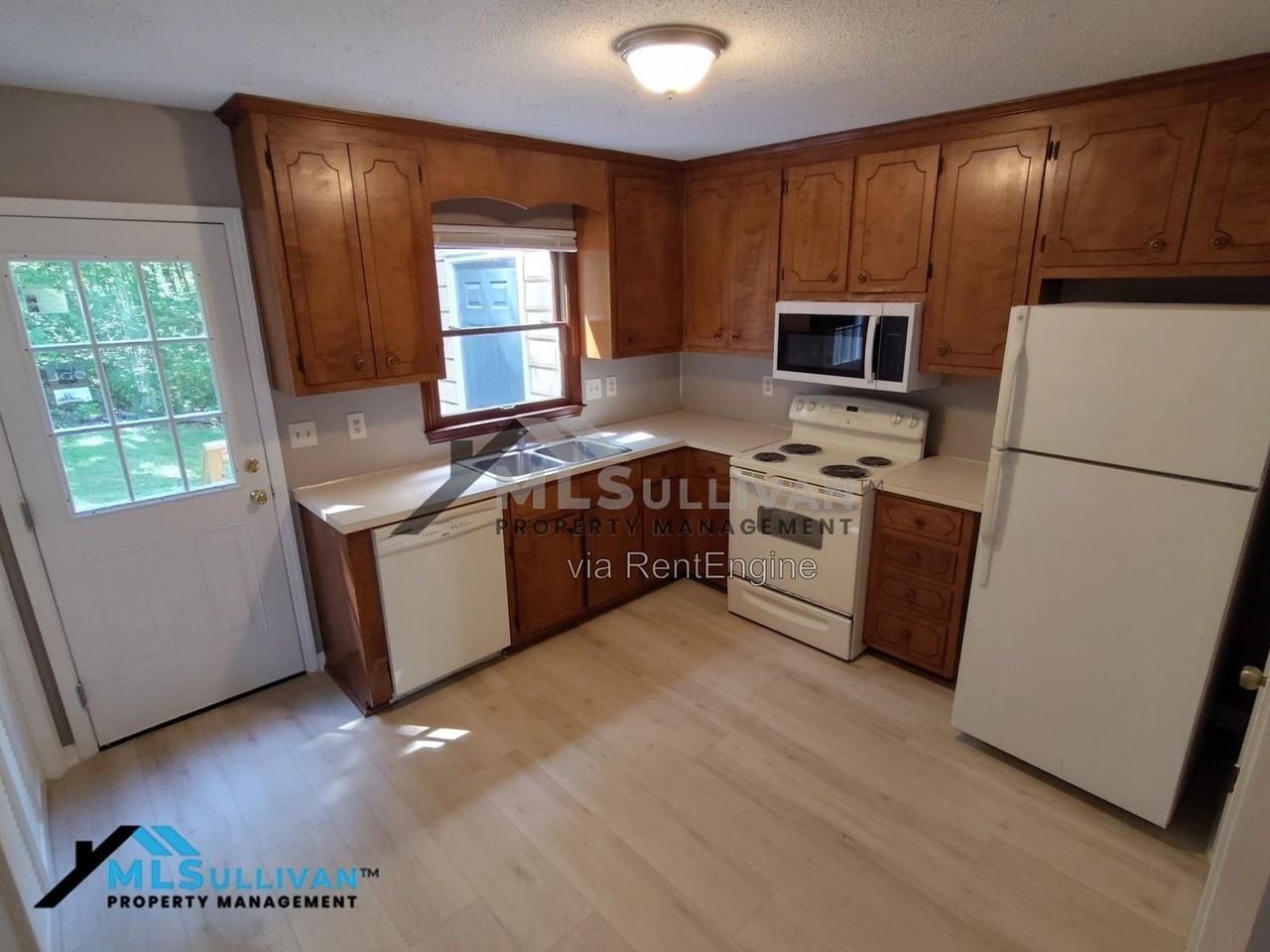 2211 Peppertree St #C - Photo 3 of 10