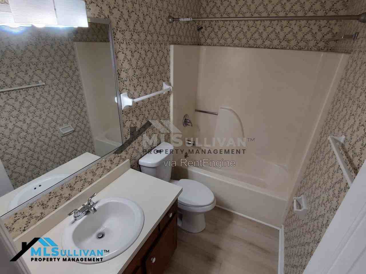 2211 Peppertree St #C - Photo 7 of 10