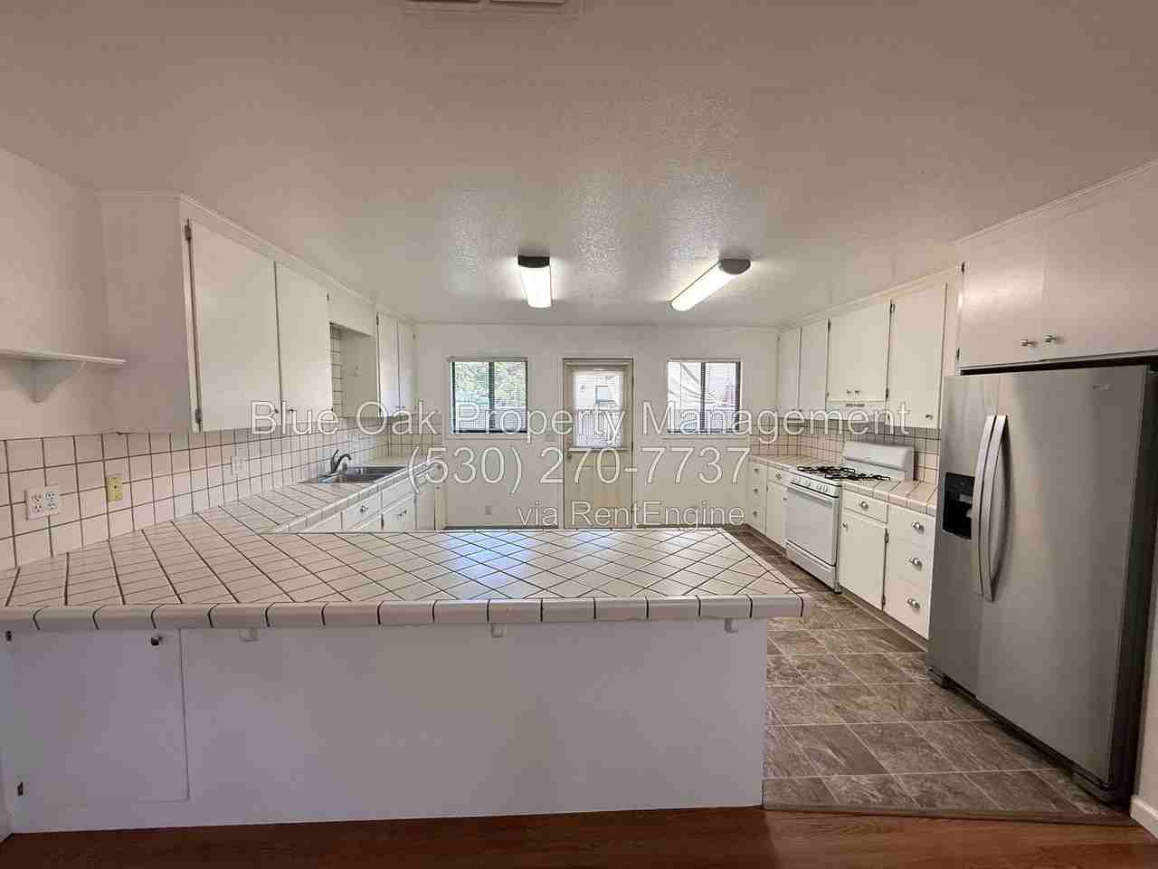 1515 Hemlock St #B - Photo 4 of 12