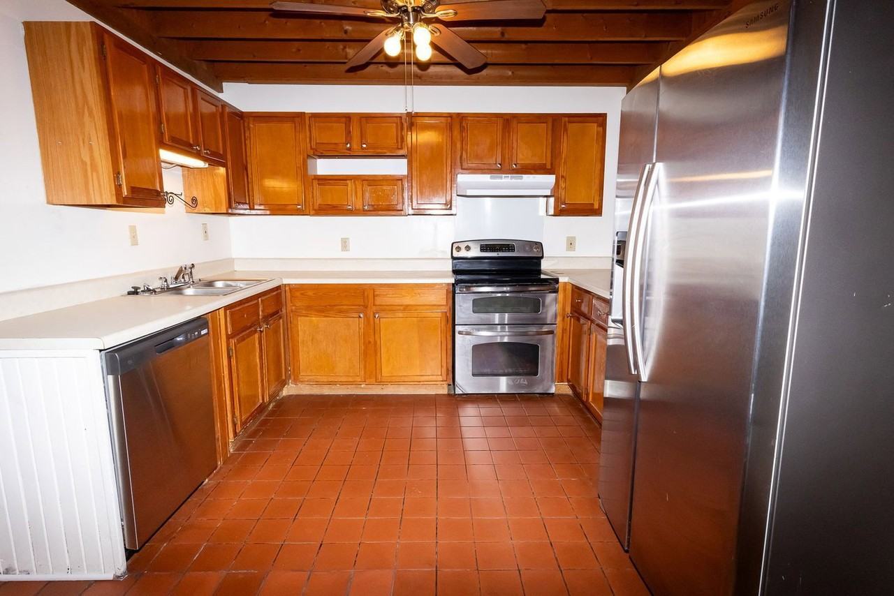 3259 Ozark Cir - Photo 2 of 28