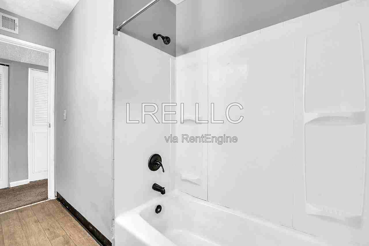 3400 Lesway Ct #7 - Photo 3 of 14