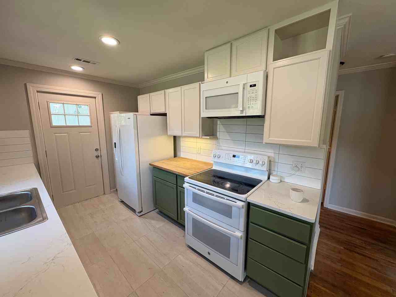 10515 W 56th St - Photo 6 of 11