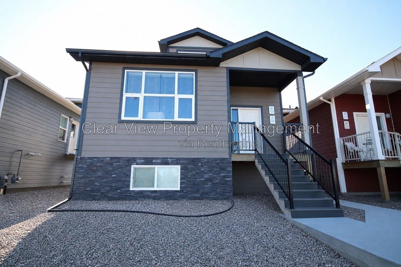 98 Sunridge Blvd W