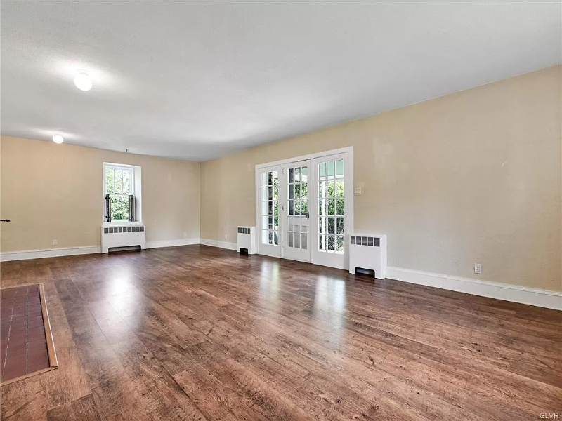 265 Station Rd - Photo 2 of 15