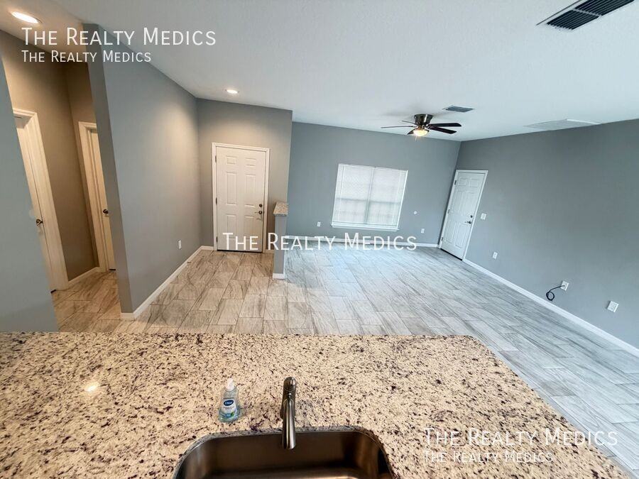 494 Harrison St Sw - Photo 4 of 34