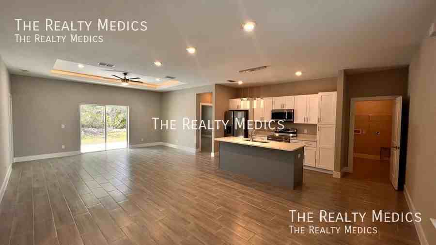 265 Hyacinth Ct - Photo 3 of 31
