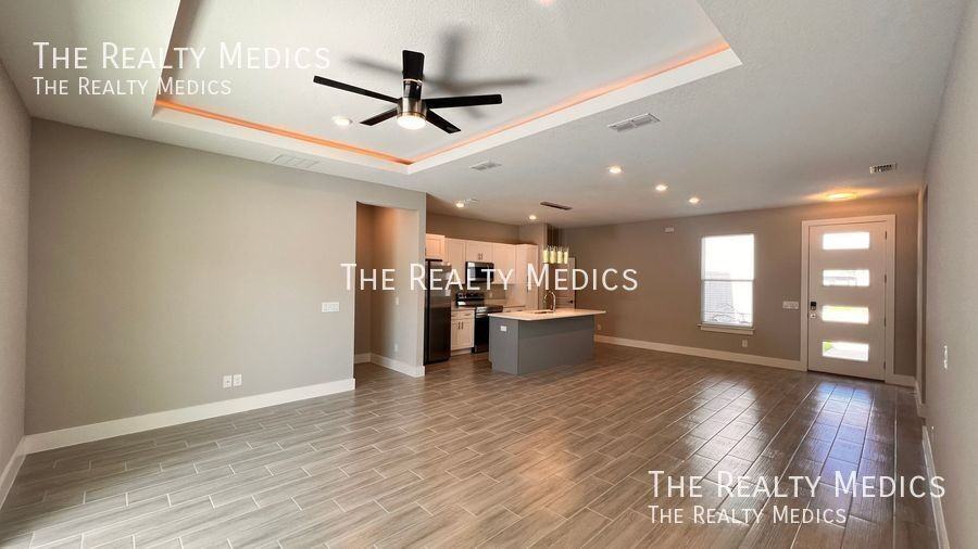 265 Hyacinth Ct - Photo 4 of 31