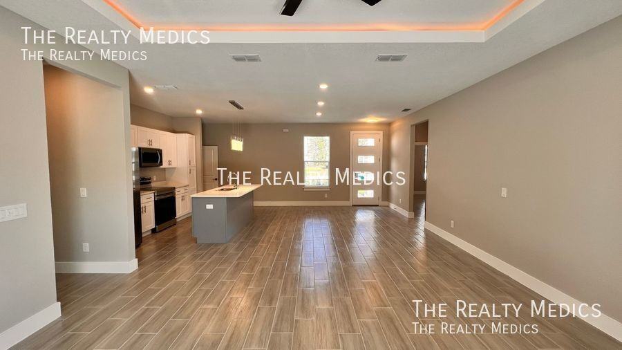 265 Hyacinth Ct - Photo 5 of 31