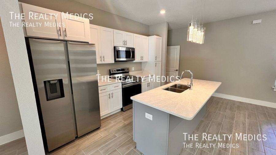 265 Hyacinth Ct - Photo 7 of 31