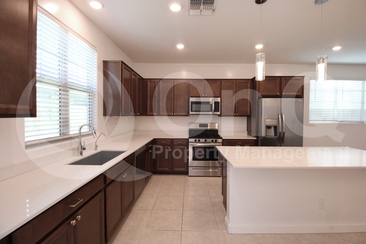 1158 E Sabino Dr - Photo 5 of 25