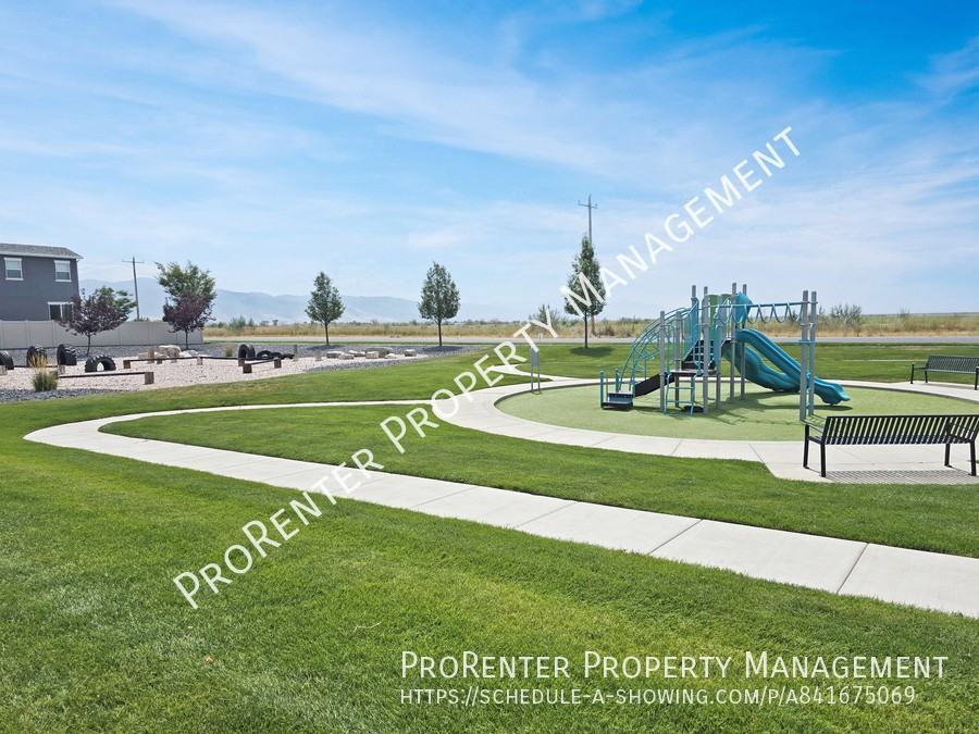 1152 W Beacon Way - Photo 3 of 27
