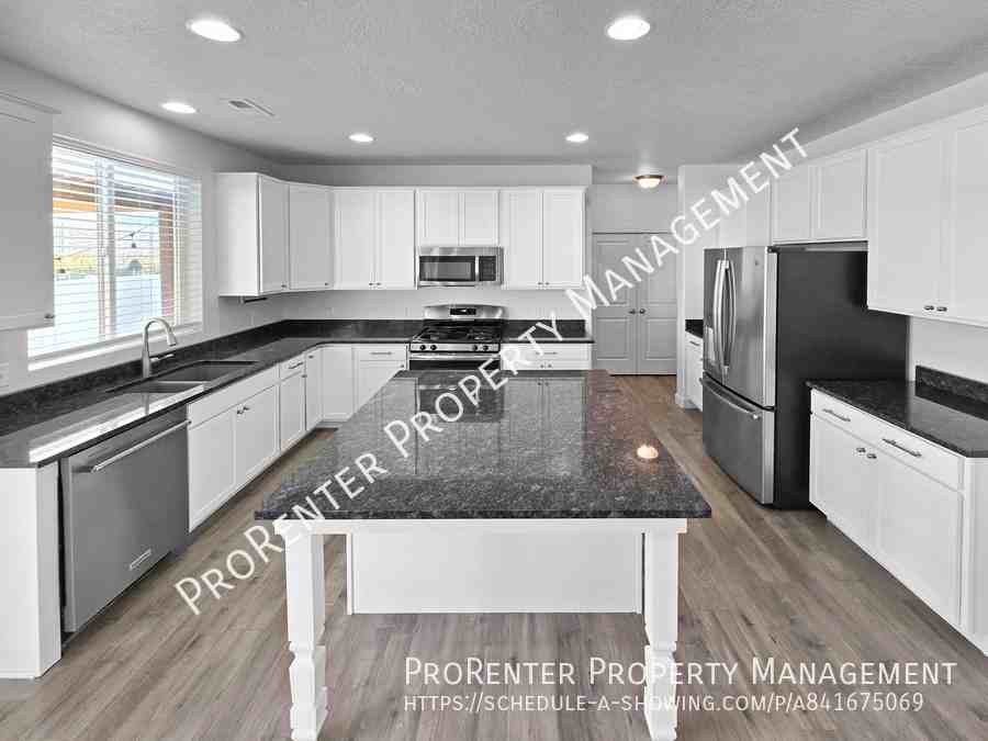 1152 W Beacon Way - Photo 4 of 27
