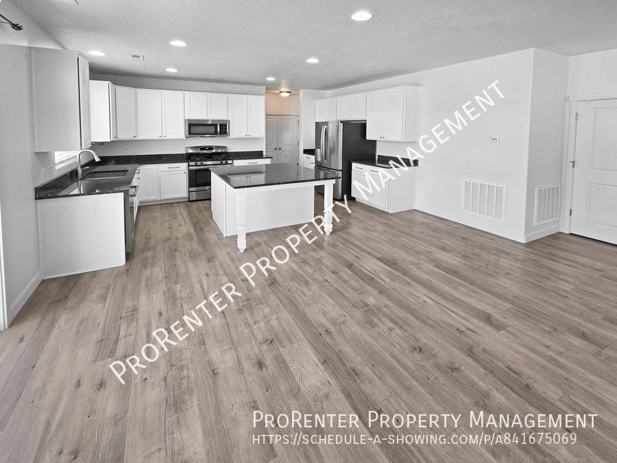 1152 W Beacon Way - Photo 6 of 27