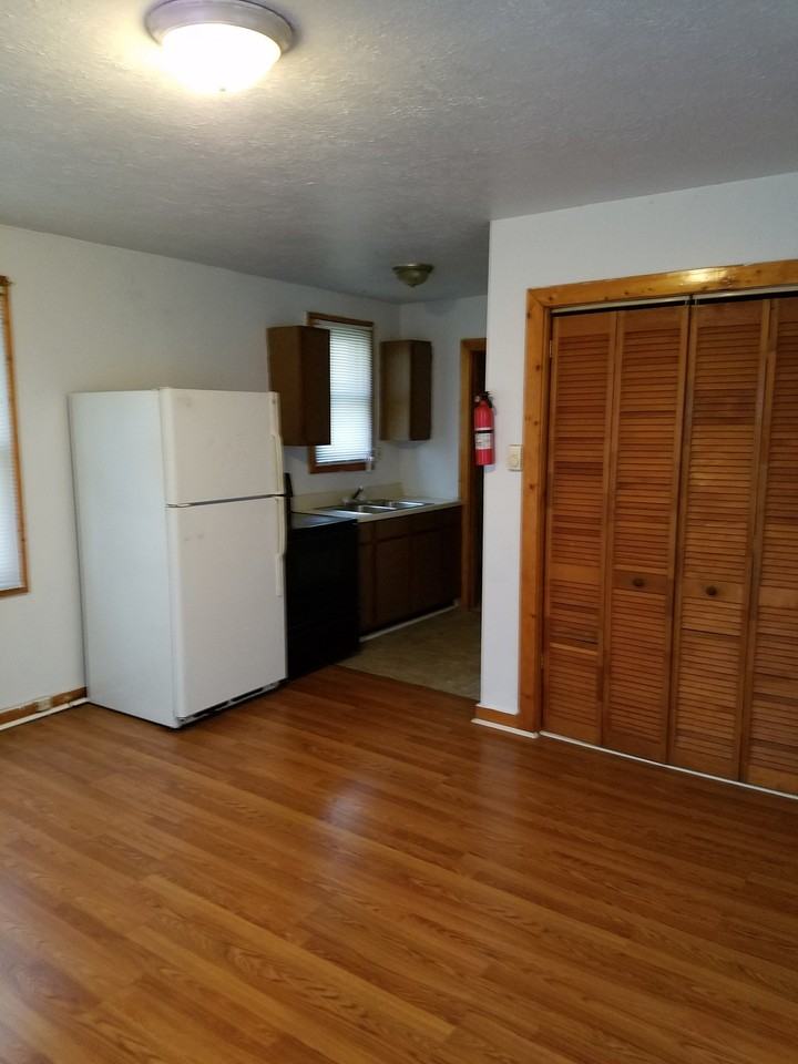 211 Gussie Ave #B - Photo 4 of 7
