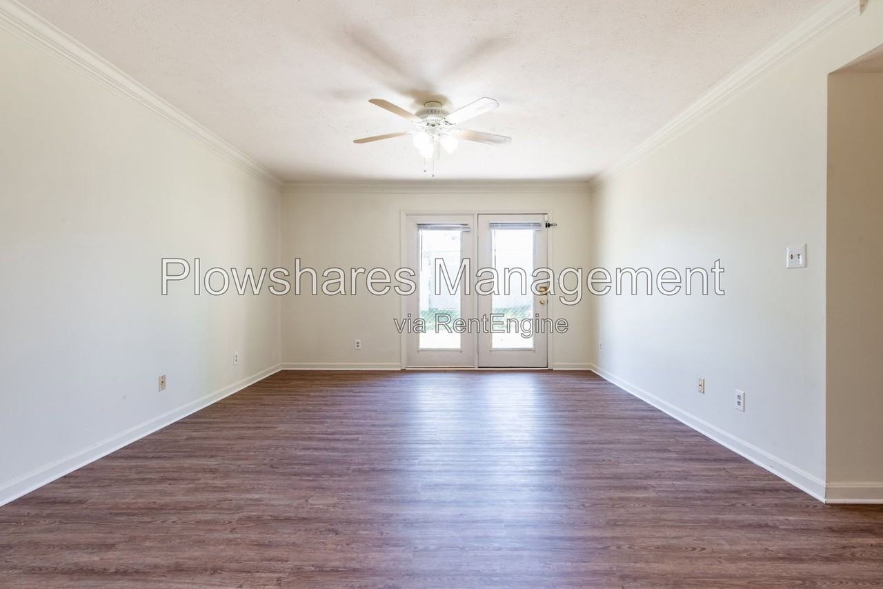 100 E Florence Ave #7 - Photo 3 of 17