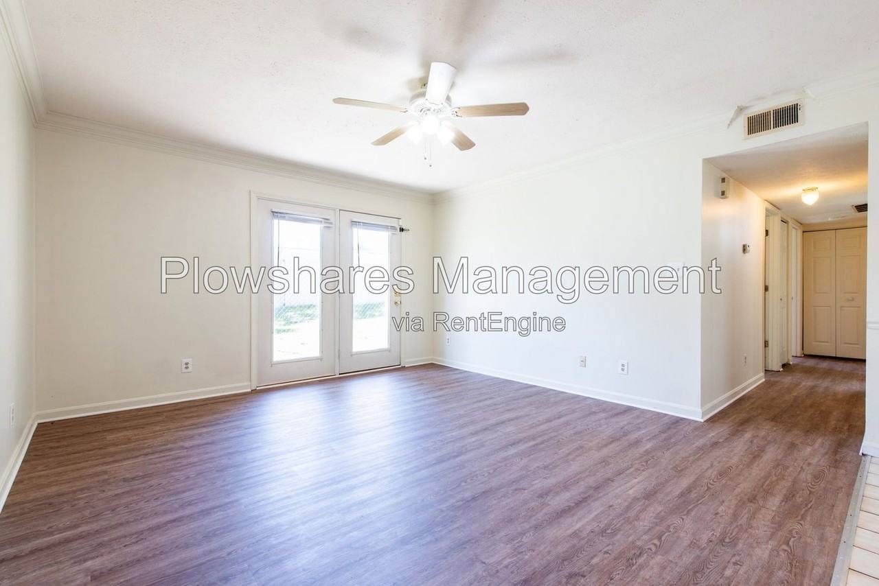 100 E Florence Ave #7 - Photo 4 of 17