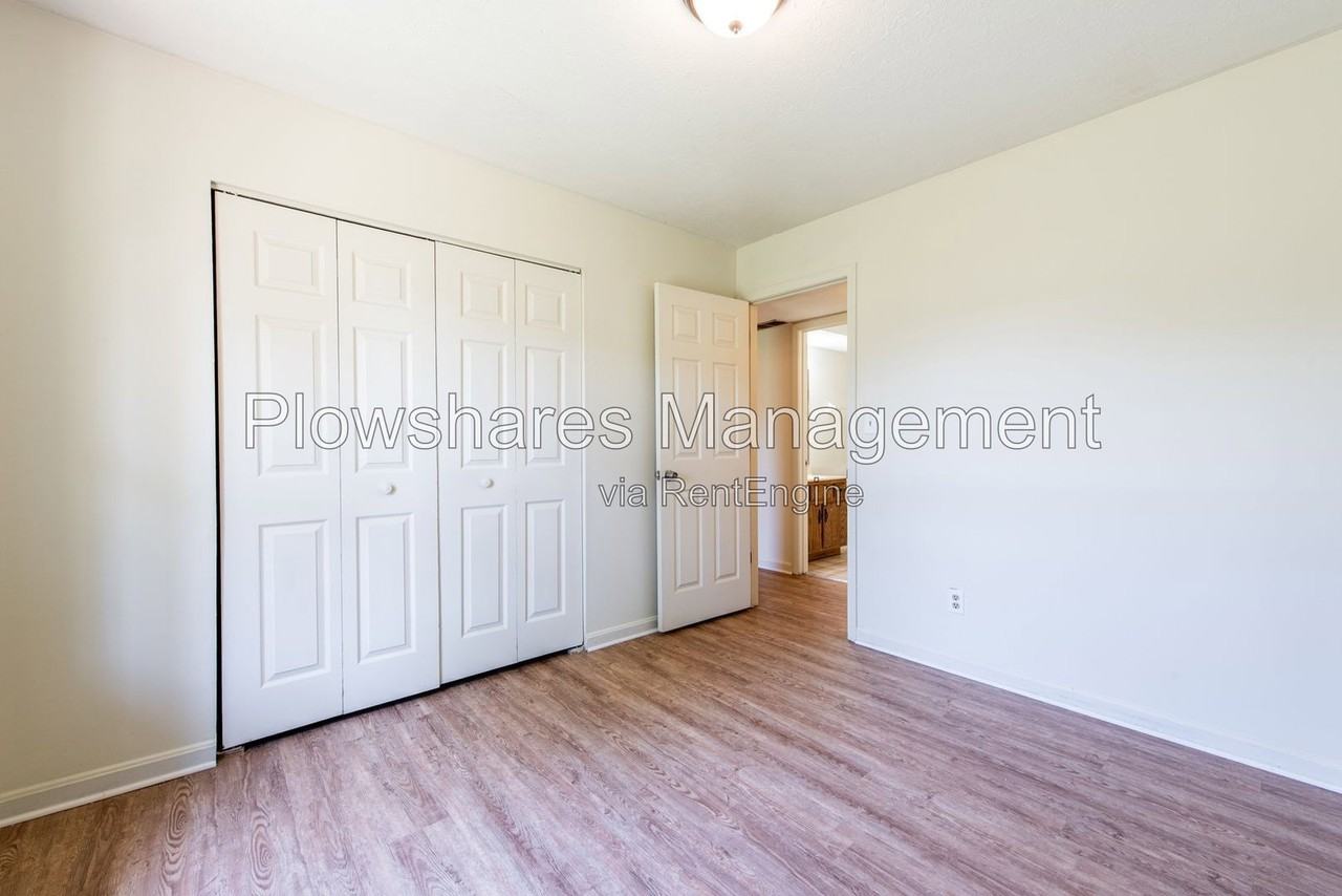 100 E Florence Ave #7 - Photo 6 of 17