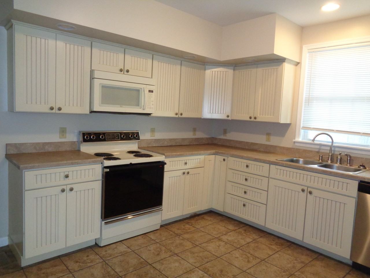 9899 Jonestown Rd - Photo 3 of 20