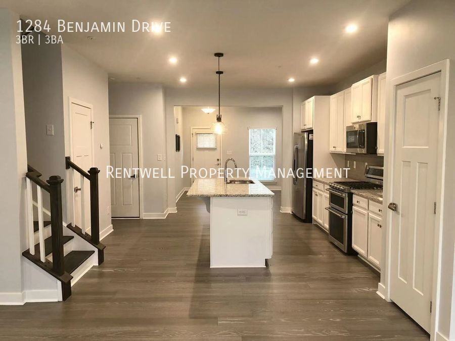 1284 Benjamin Dr - Photo 3 of 15