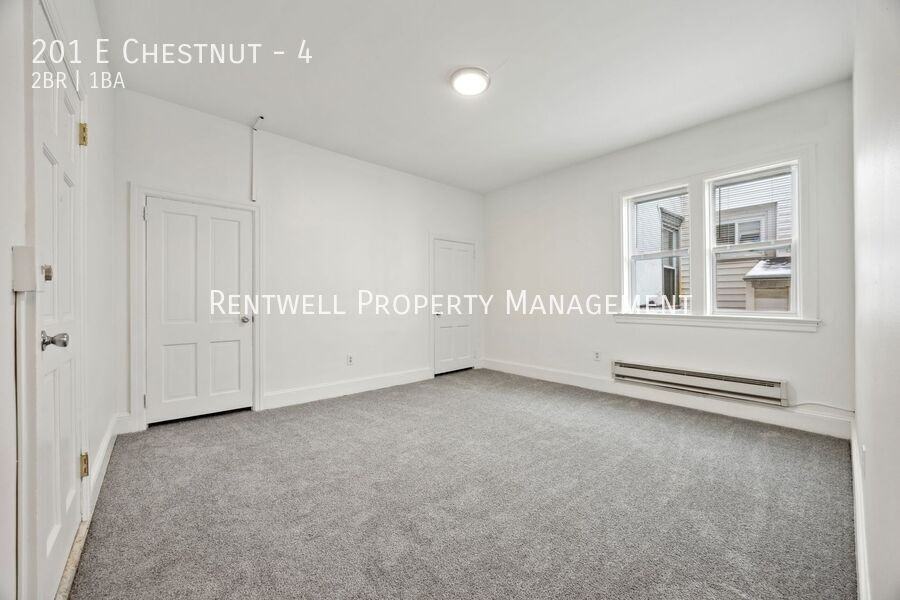201 E Chestnut St #4 - Photo 5 of 16