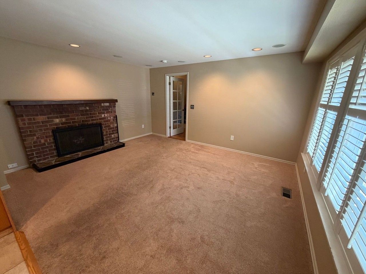 15802 Se 47th St - Photo 4 of 30