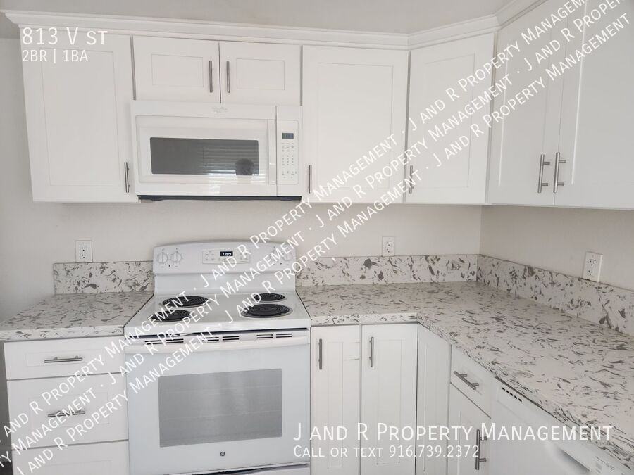 813 V St - Photo 3 of 15