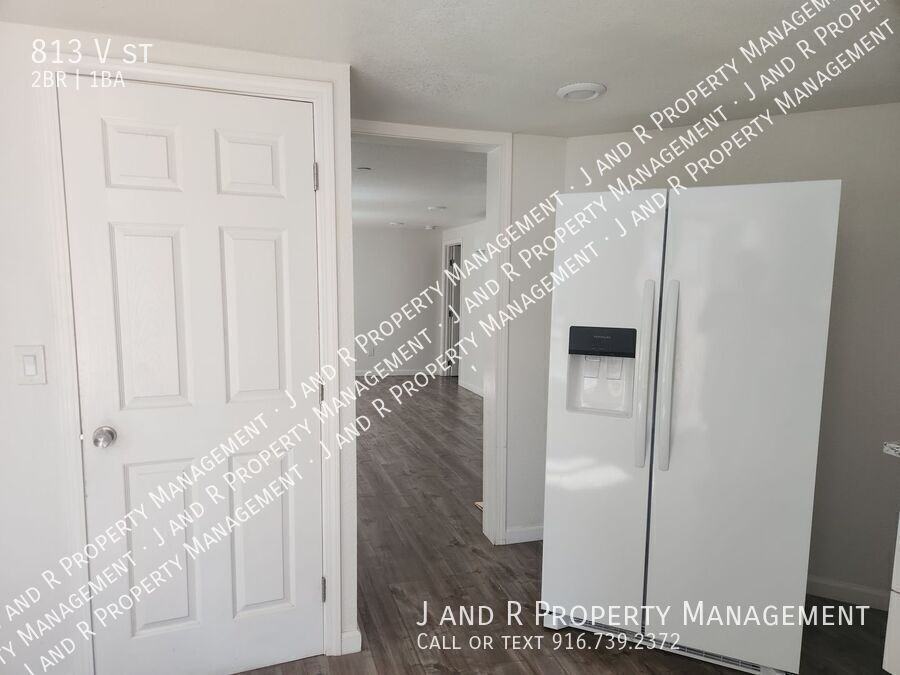 813 V St - Photo 4 of 15