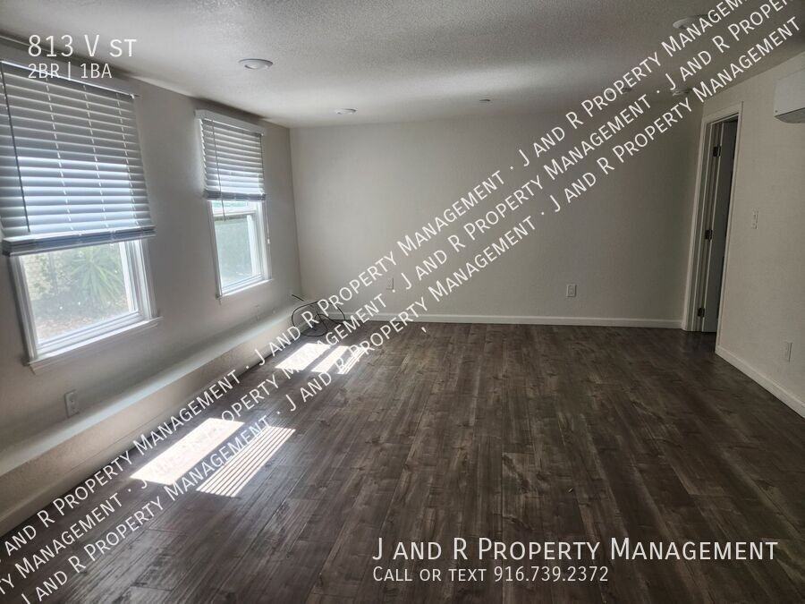 813 V St - Photo 5 of 15