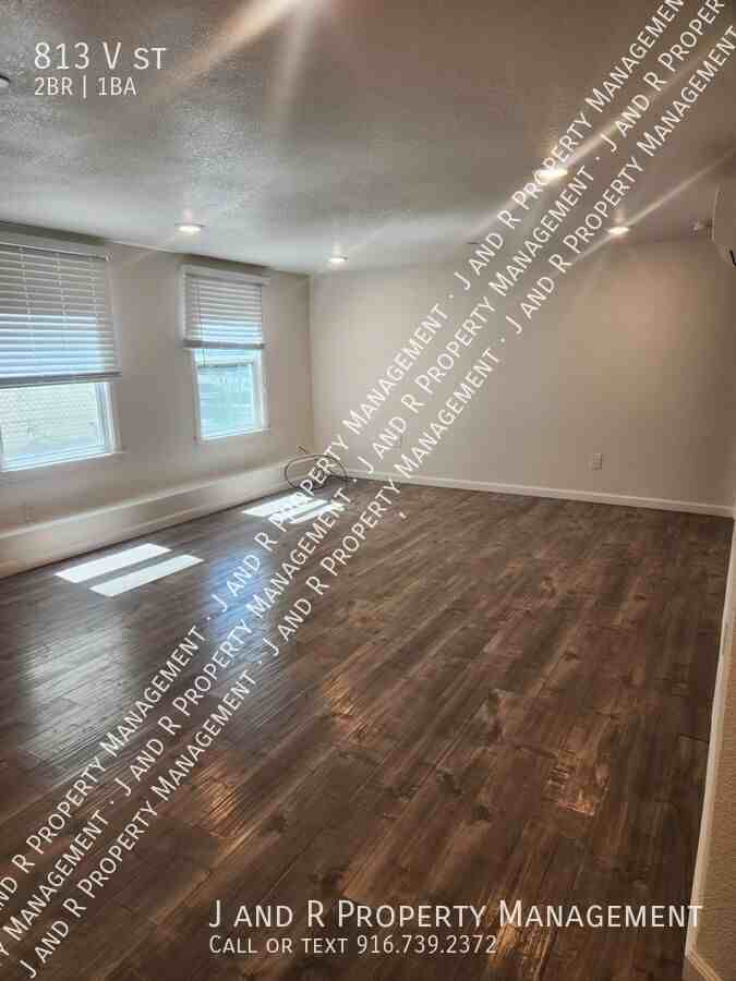 813 V St - Photo 6 of 15