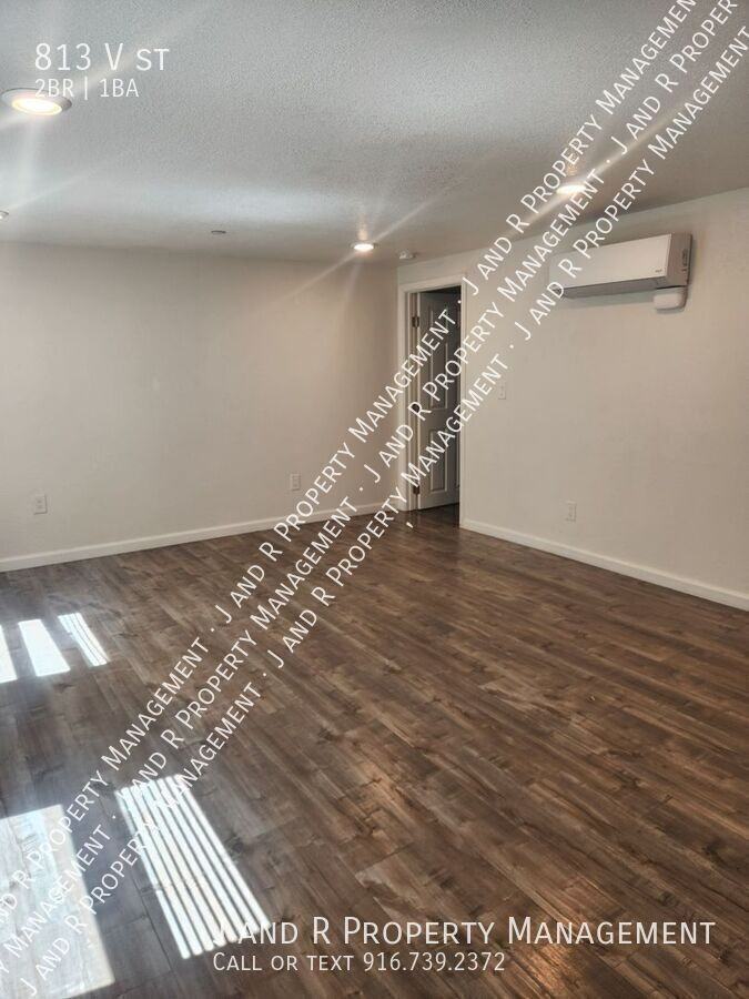 813 V St - Photo 7 of 15